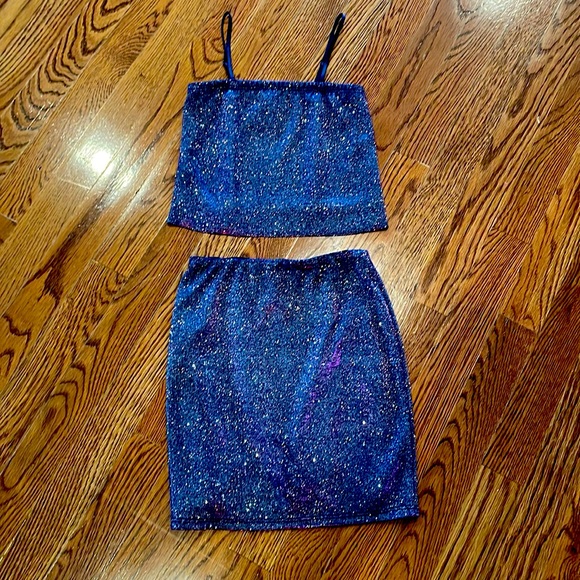 UDTFASHION Dark Purple Sparkly crop top and matching skirt - Picture 1 of 4